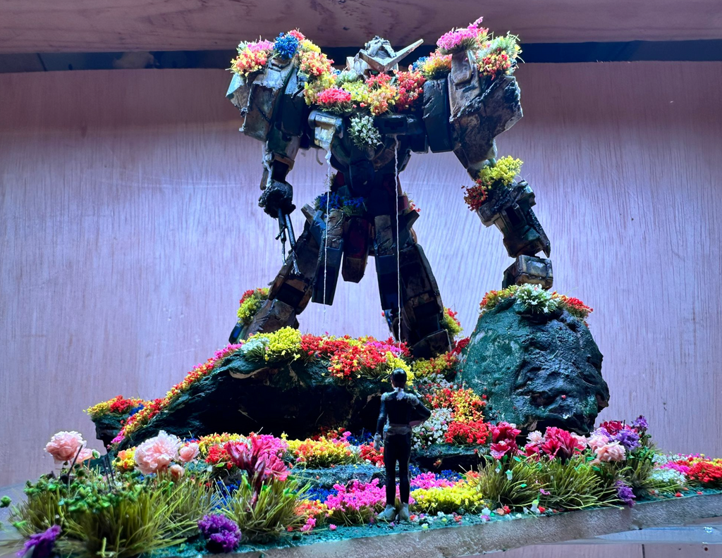 GUNPLA DIORAMA - Overgrown Gundam 00 (20x20x17cm)