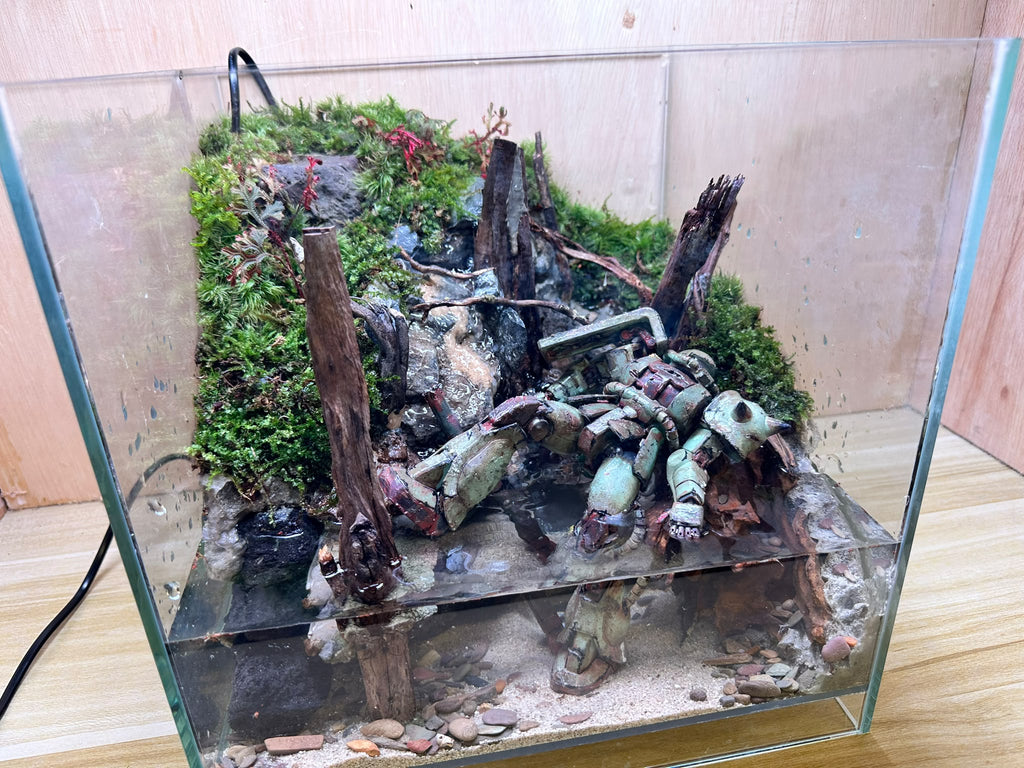 GUNPLA PALUDARIUM - Fallen Zaku (30 x 30 x 30cm)