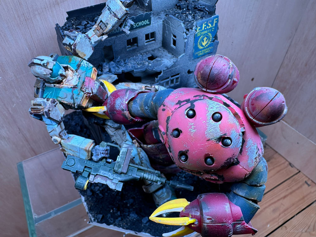 GUNPLA DIORAMA - Crushing Defeat (20x20x16cm)