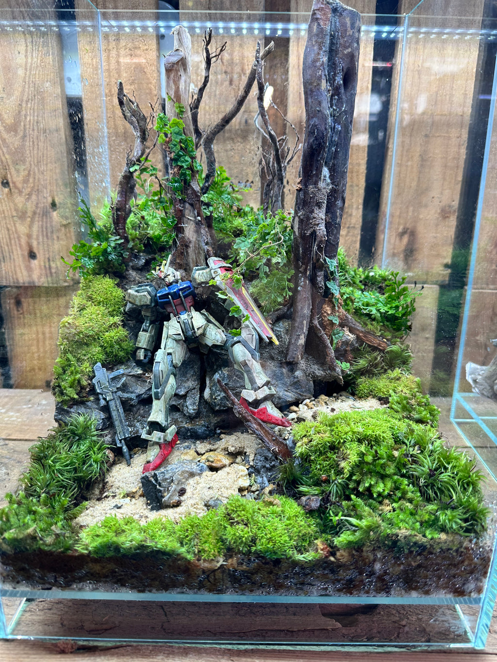 GUNPLA TERRARIUM - Fallen Mobile Suit on Forest Floor (25x25x35cm)