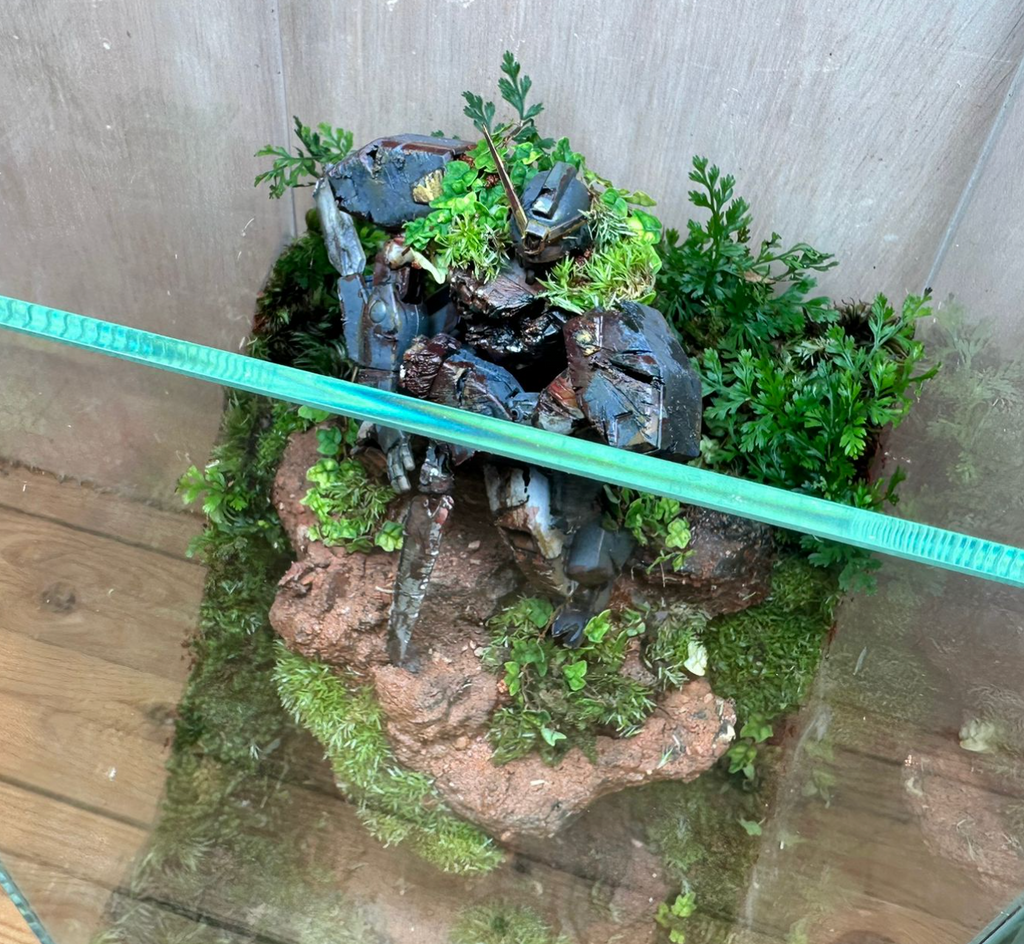 GUNPLA TERRARIUM - Fallen Gundam: Spiegel (20x20x35cm)