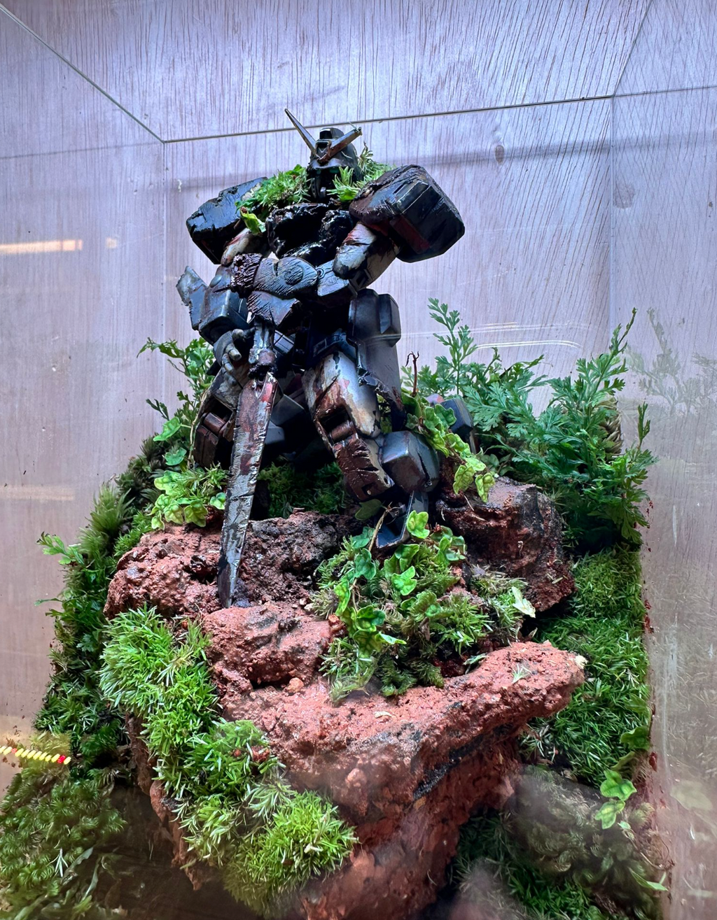 GUNPLA TERRARIUM - Fallen Gundam: Spiegel (20x20x35cm)