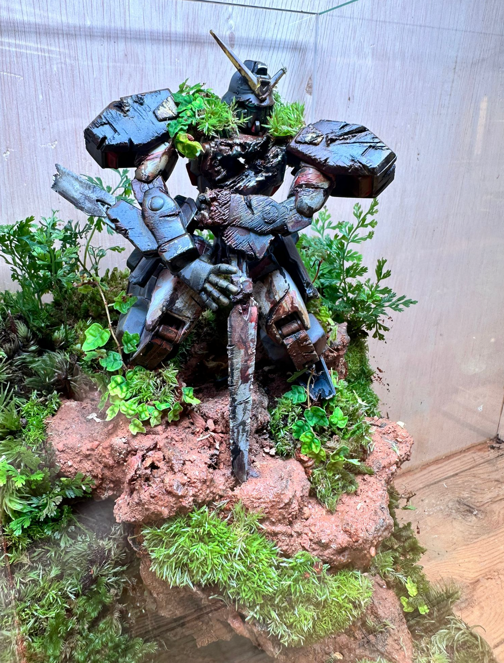 GUNPLA TERRARIUM - Fallen Gundam: Spiegel (20x20x35cm)