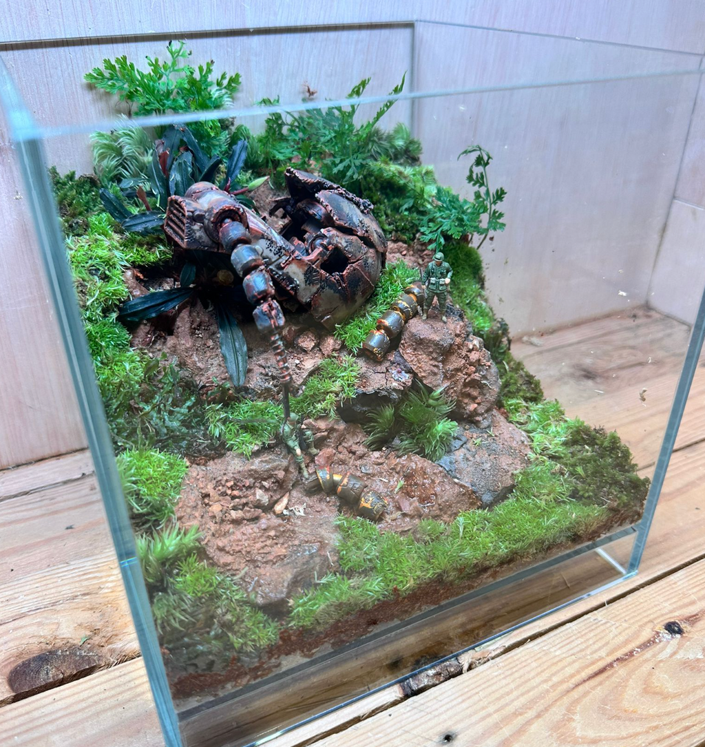 GUNPLA TERRARIUM - Fallen Zaku Head (20x20x20cm)