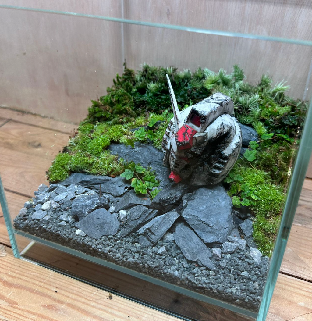 GUNPLA TERRARIUM - Fallen Gundam Head (20x20x20cm)