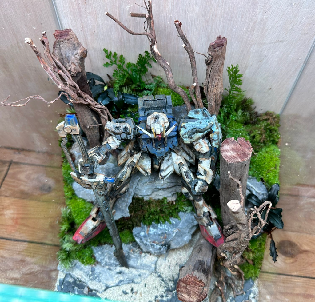 GUNPLA TERRARIUM - Fallen Gundam: Sword Strike (25x25x35cm)