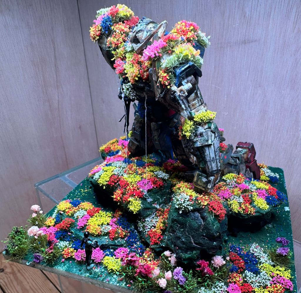 GUNPLA DIORAMA - Overgrown Gundam 00 (20x20x17cm)