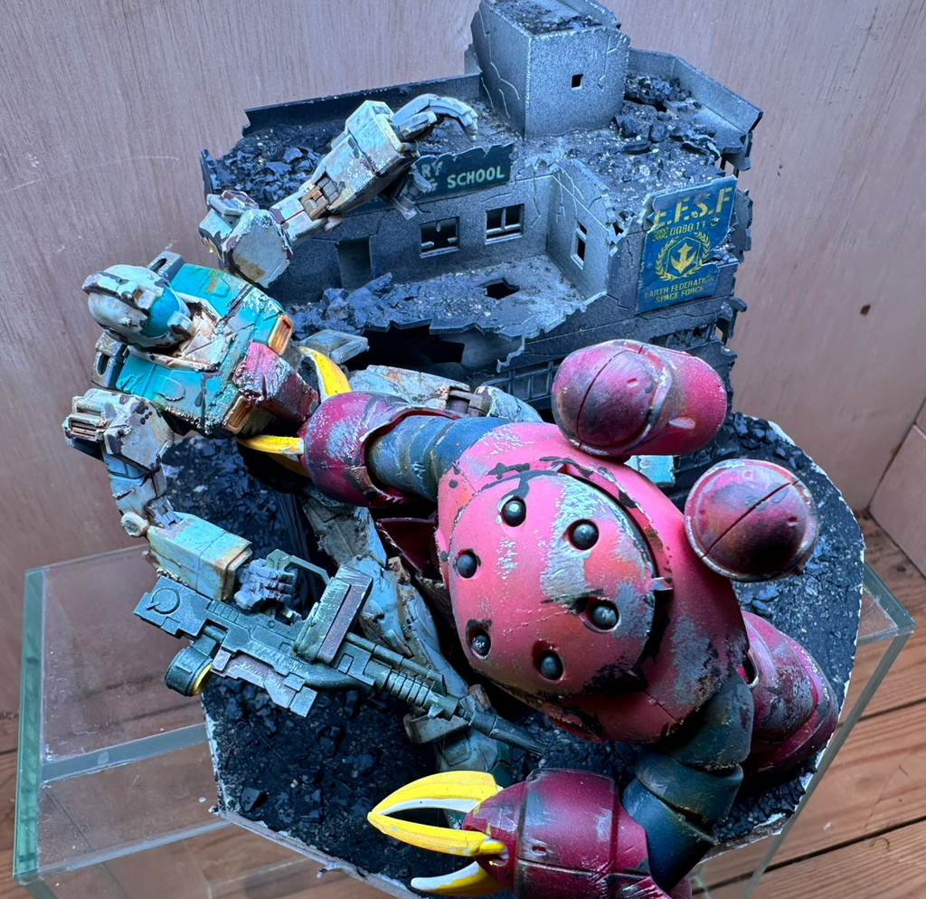 GUNPLA DIORAMA - Crushing Defeat (20x20x16cm)