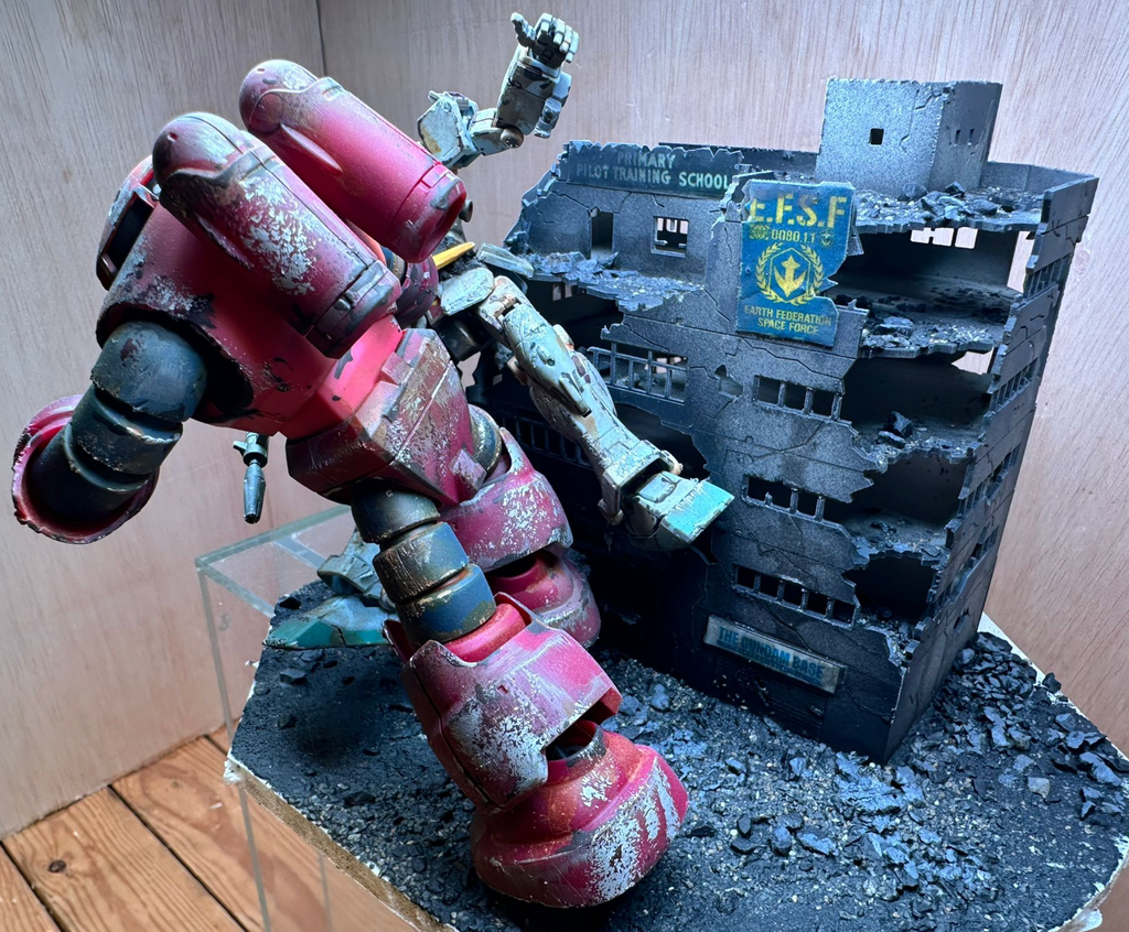 GUNPLA DIORAMA - Crushing Defeat (20x20x16cm)