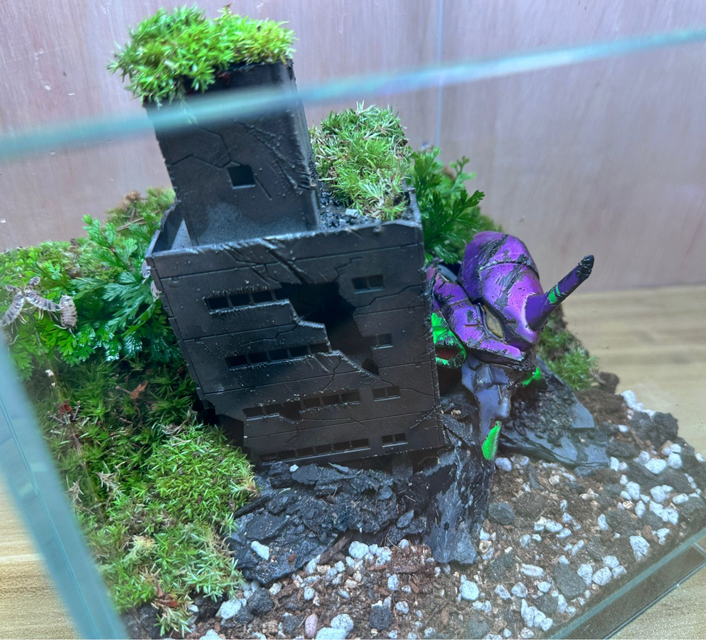 GUNPLA CRITTER TERRARIUM - Fallen Evangelion Head Unit (20x20x20cm)