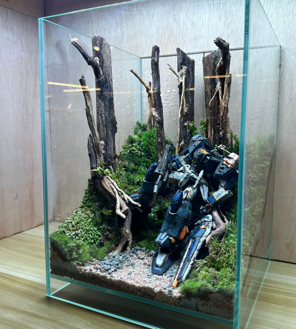 GUNPLA TERRARIUM - Fallen Duel Gundam (25x25x35cm)