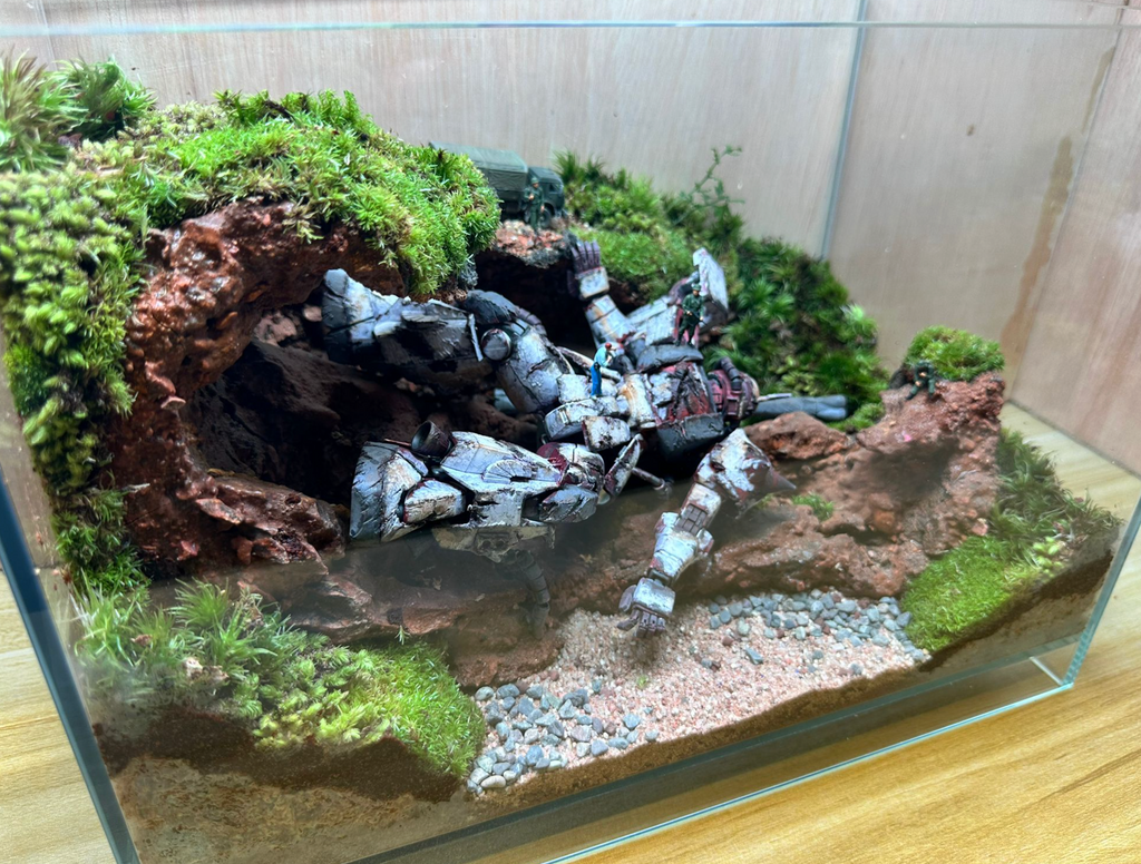 GUNPLA TERRARIUM - Fallen White Wolf Zaku (Skybox 36x22x26cm)