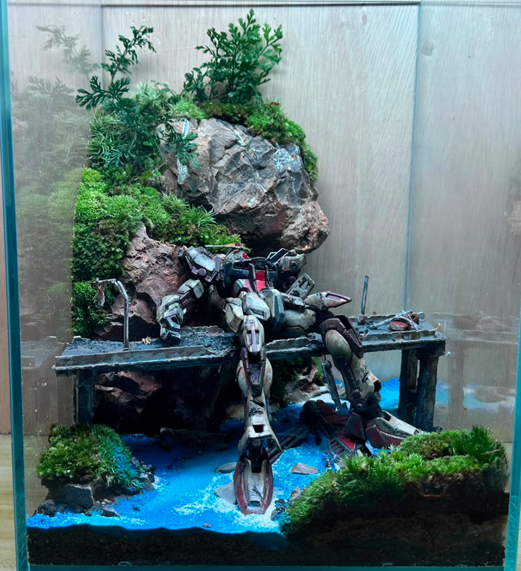 GUNPLA TERRARIUM - Fallen Strike Gundam (25x25x35cm)