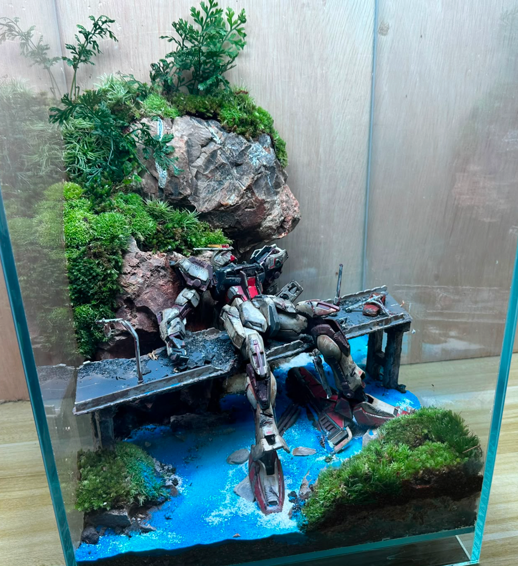 GUNPLA TERRARIUM - Fallen Strike Gundam (25x25x35cm)