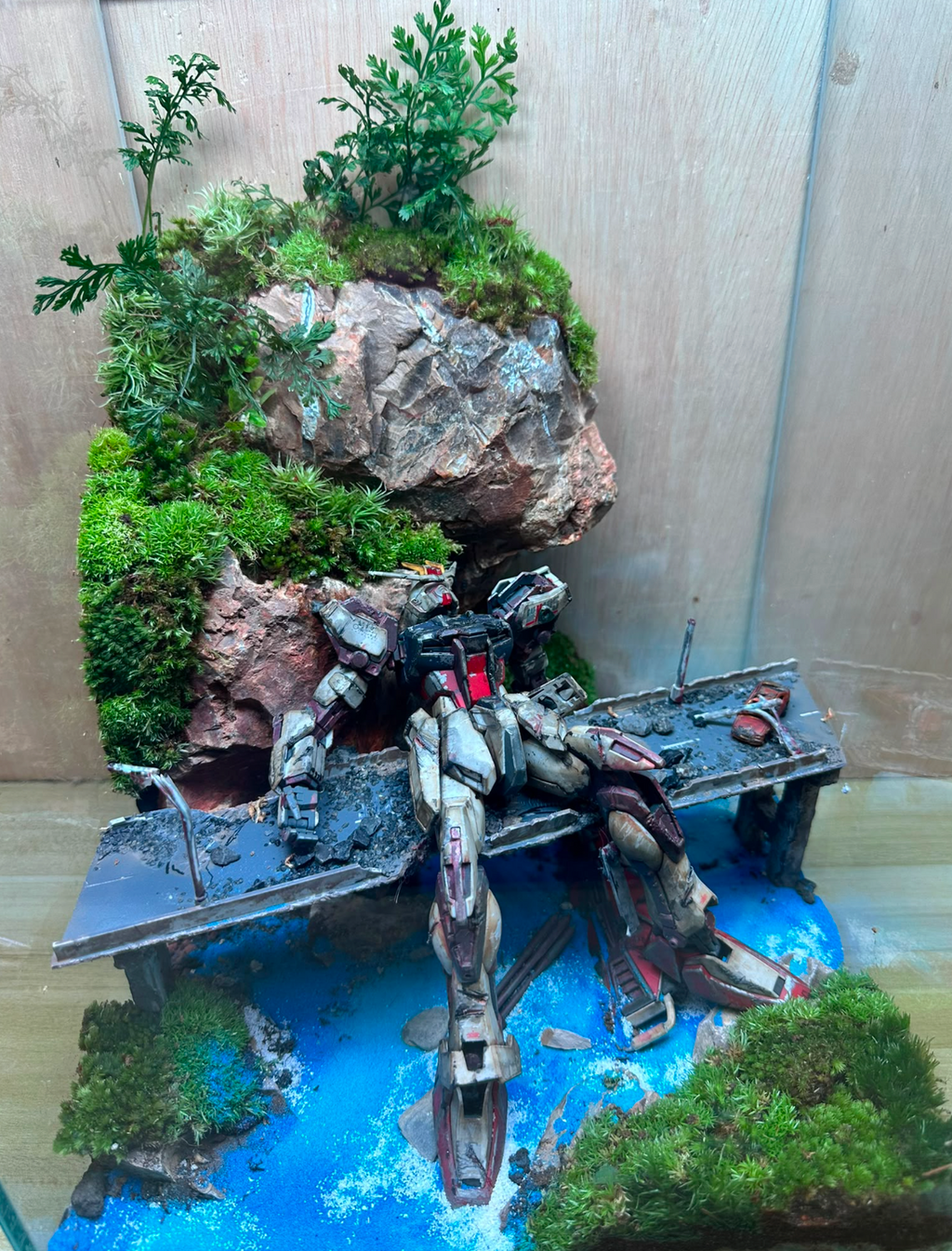 GUNPLA TERRARIUM - Fallen Strike Gundam (25x25x35cm)
