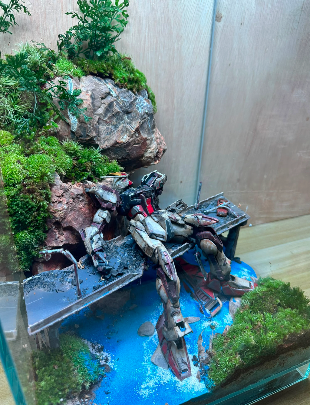 GUNPLA TERRARIUM - Fallen Strike Gundam (25x25x35cm)