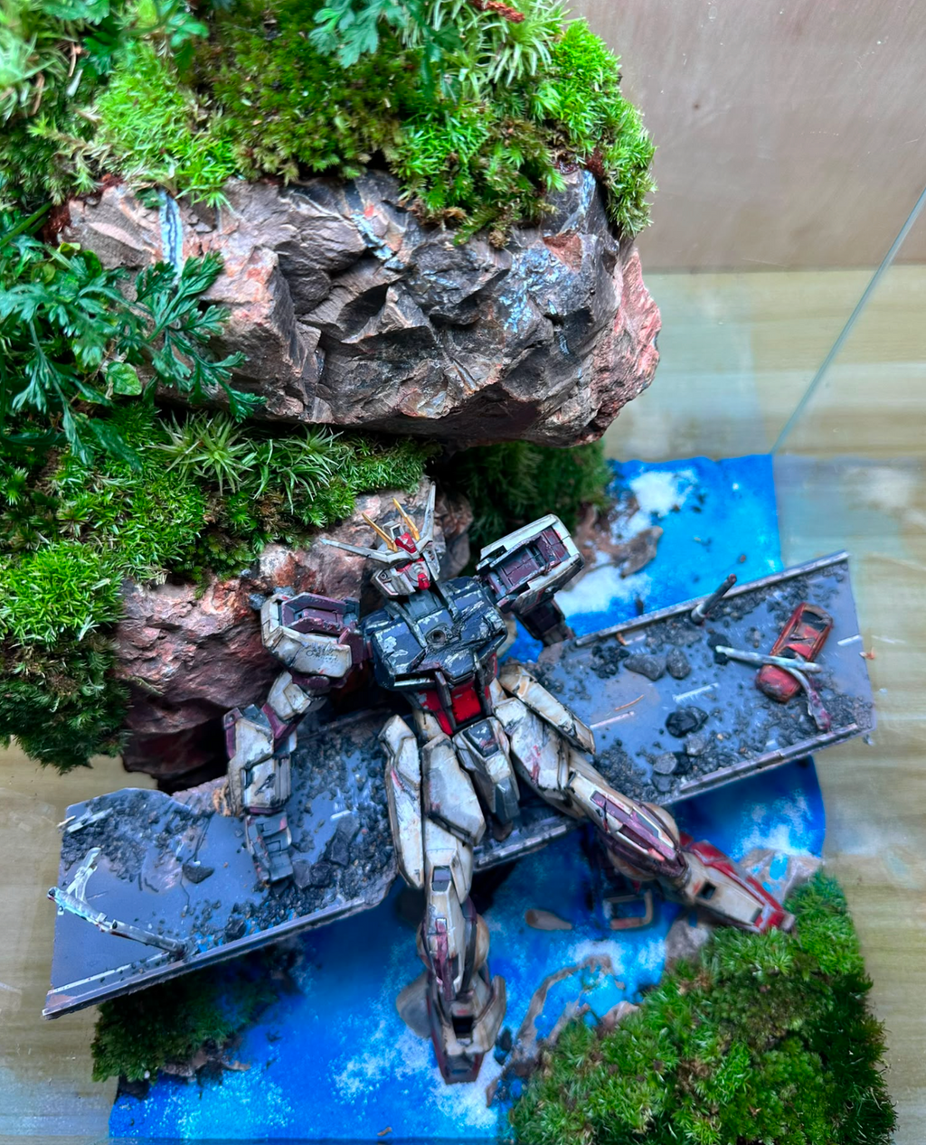 GUNPLA TERRARIUM - Fallen Strike Gundam (25x25x35cm)